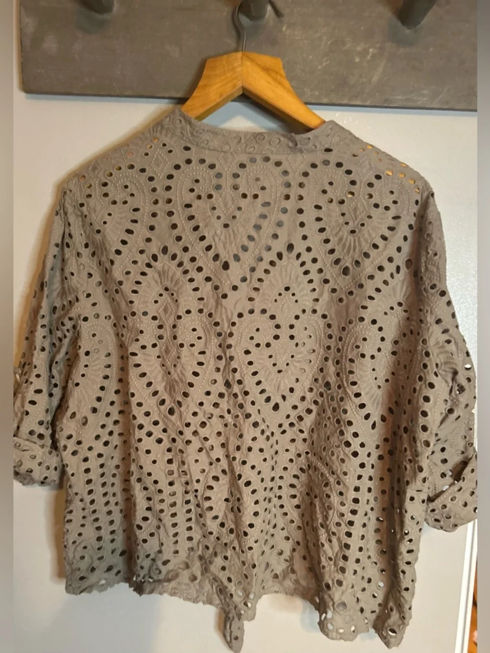 Eyelet blouse - Picture 5 of 9